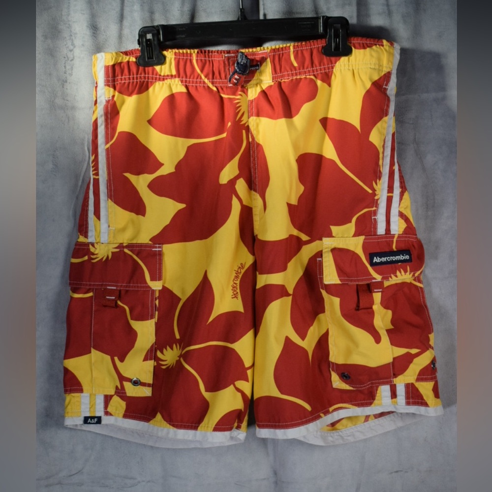 vintage abercrombie and fitch Shorts Hawaiian Print Men’s Size Medium Red Yellow